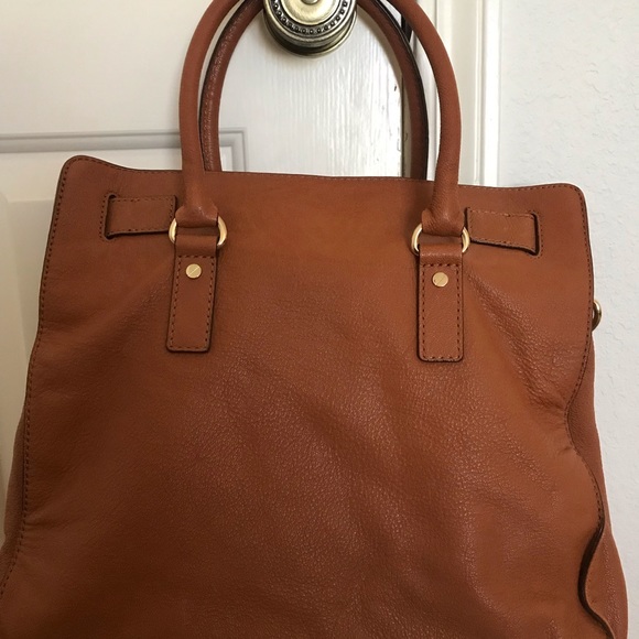 Michael Kors Hamilton Large Tan Tote - Picture 4 of 6